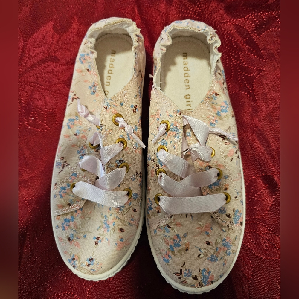 Madden girl size 6 shoes